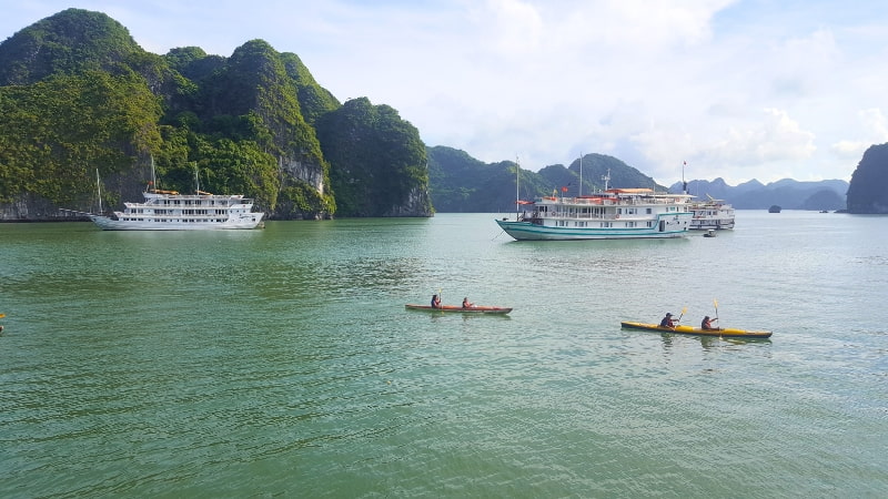 Cruising Ha Long Bay