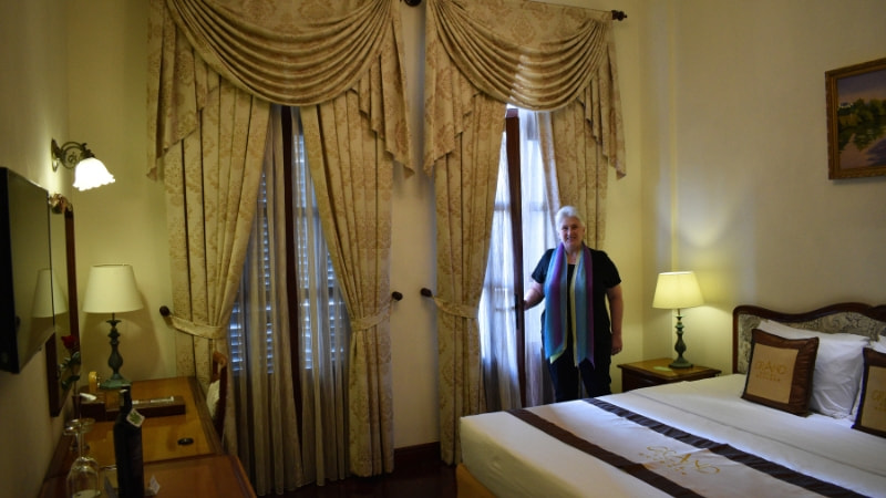 Grand Hotel Saigon room