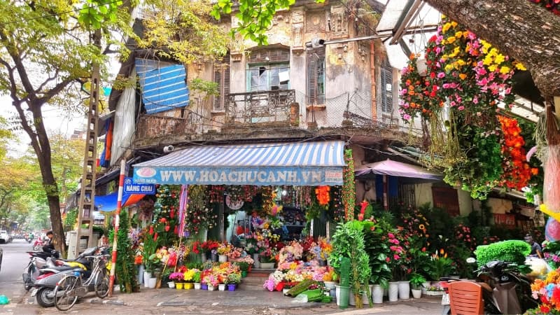The colourful shops of Hanoi Old Quarter